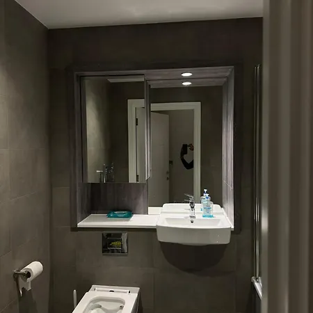 Break Apartment *